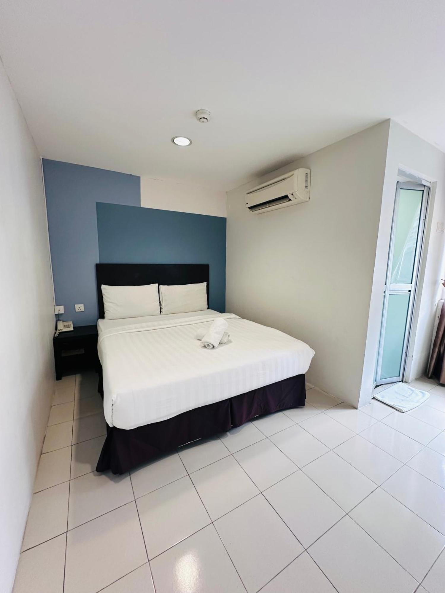 Your Hotel Klang Bagian luar foto