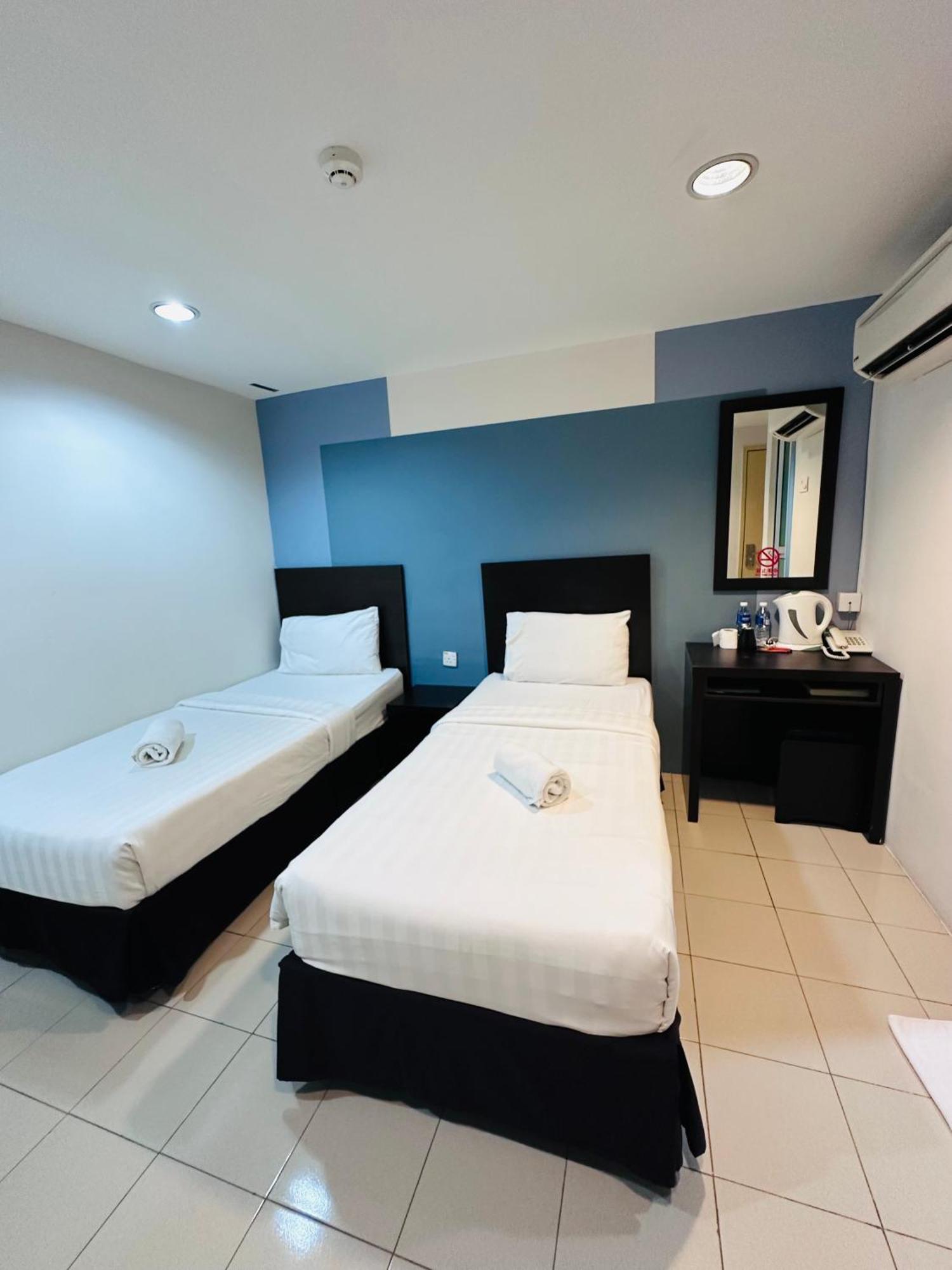 Your Hotel Klang Bagian luar foto