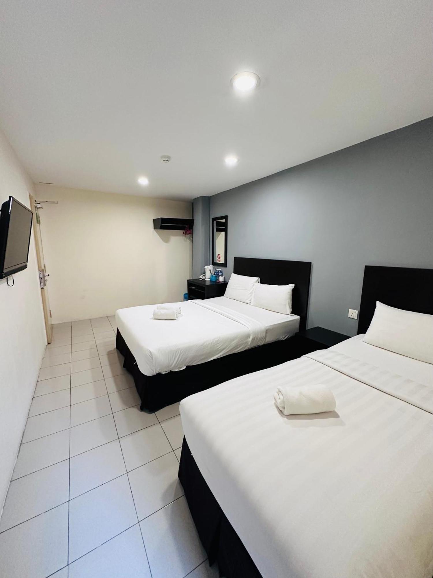 Your Hotel Klang Bagian luar foto