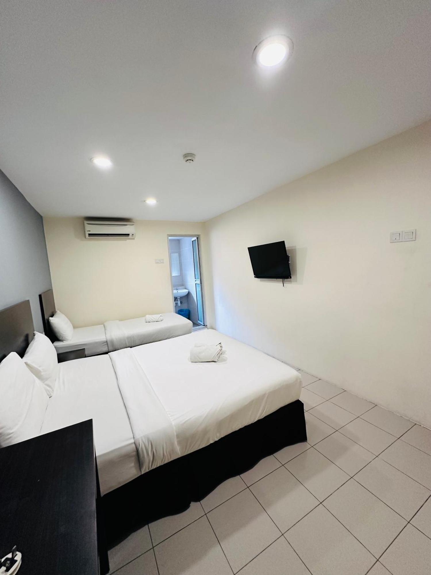 Your Hotel Klang Bagian luar foto