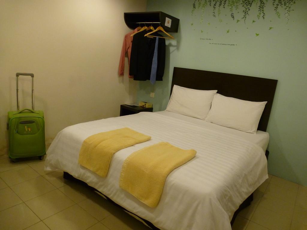 Your Hotel Klang Bagian luar foto